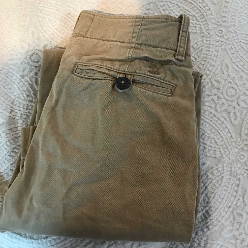 🦅American Eagle Khakis
